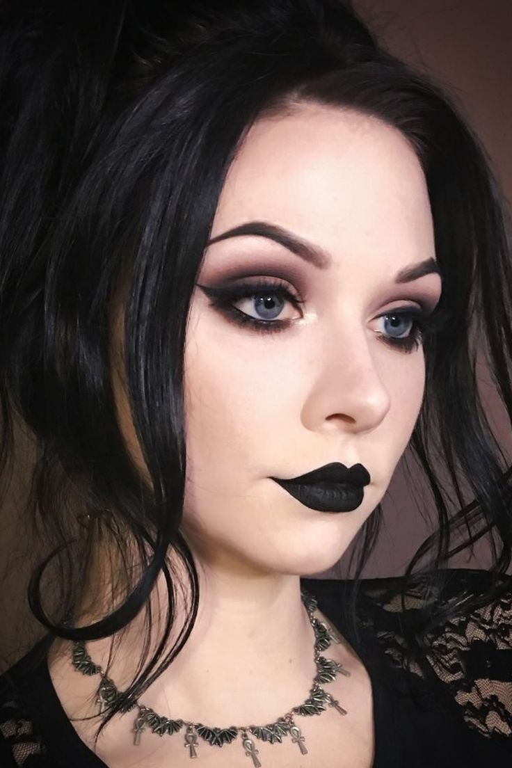 Goth Makeup: A Guide to Dark Elegance and Dramatic Looks - 2